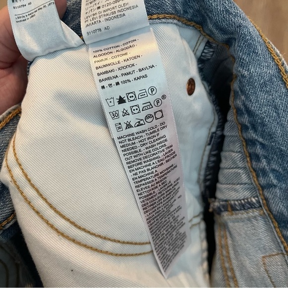 NWT LEVI'S PRIDE SKIRT Denim Front Slit Knee Length Y2K Vibes Women's Size Large - Picture 13 of 14